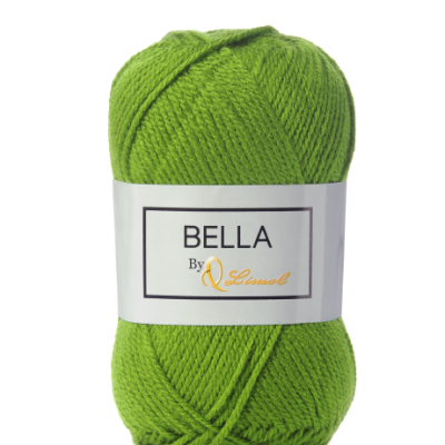 Novelo de lã verde com etiqueta BELLA By Qlemod sobre fundo branco