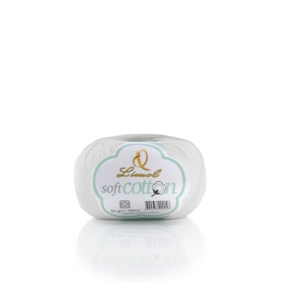 Novelo de fio branco de algodão com etiqueta