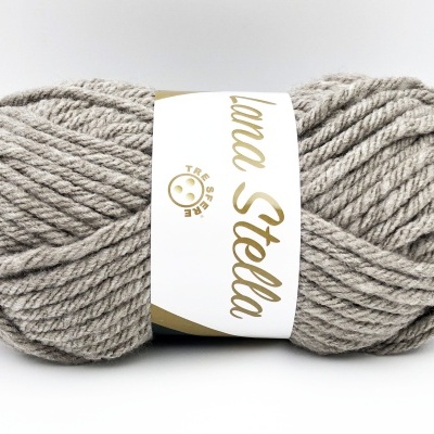 Novelo de lã cinzenta com etiqueta branca 'Lana Stella'