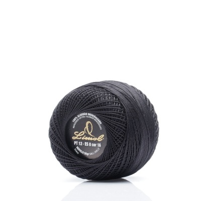 Novelo preto de linha de algodão com etiqueta preta e dourada