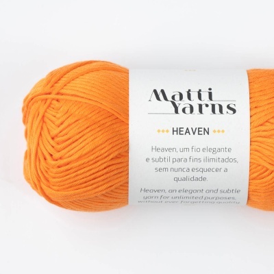Novelo de fio de lã laranja Matti Yarns Heaven com etiqueta branca