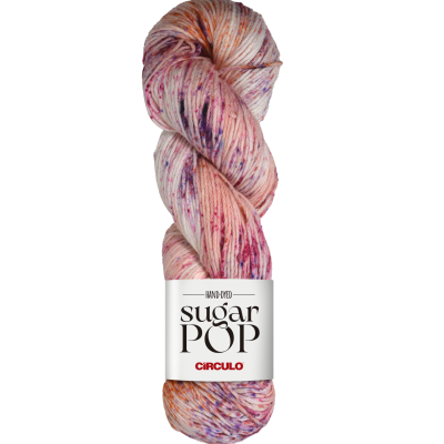 Novelo de lã multicolorida com etiqueta branca