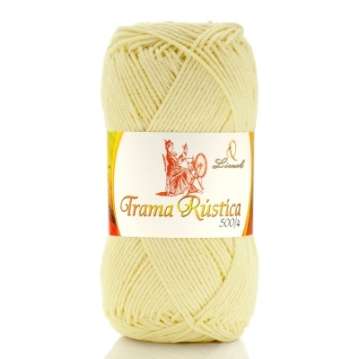 Novelo de fio creme com rótulo 'Trama Rústica 500/4'