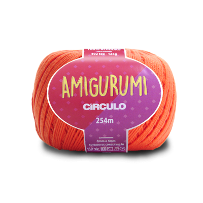 Novelo de linha laranja com etiqueta roxa AMIGURUMI da marca Círculo