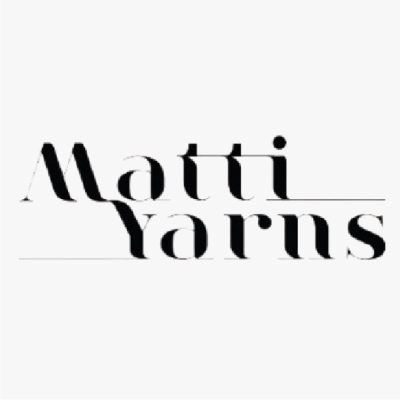 Logótipo com texto 'Matti Yarns' em preto sobre fundo branco