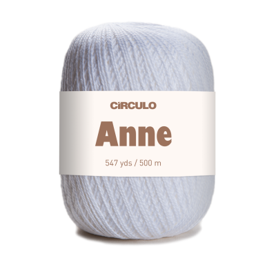 Novelo de fio branco CÍRCULO Anne com etiqueta marcada com 547 yds / 500 m