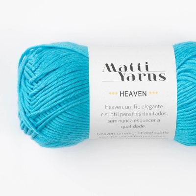 Novelo de lã azul turquesa com etiqueta branca marca Matti Yarns modelo HEAVEN