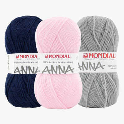 Três novelos de lã azul escuro, rosa claro e cinza com etiquetas MONDIAL