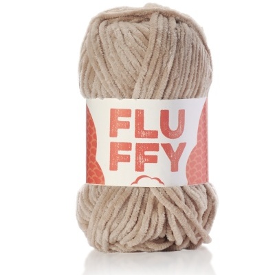 Novelo de fio felpudo bege com etiqueta FLUFFY