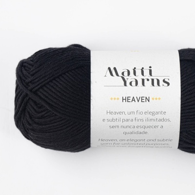 Novelo de lã preta Matti Yarns HEAVEN com rótulo branco