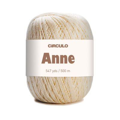 Rolo de fio de algodão creme com etiqueta branca com texto CÍRCULO Anne 547 yds / 500 m