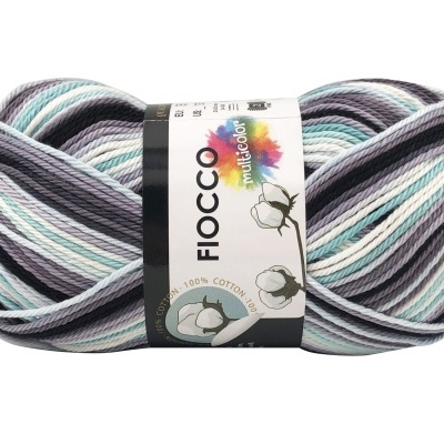 Novelo de fio de algodão Fiocco multicolorido em tons cinza, verde água, azul claro e branco
