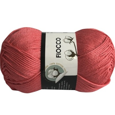 Novelo de linha de algodão coral com etiqueta FIOCCO