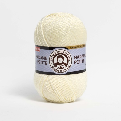 Novelo de fio creme claro Madame Petite da Doren Bayan com etiqueta