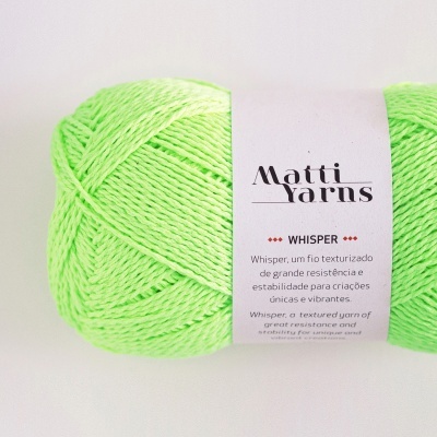 Novelo de fio verde fluorescente com etiqueta da Matti Yarns