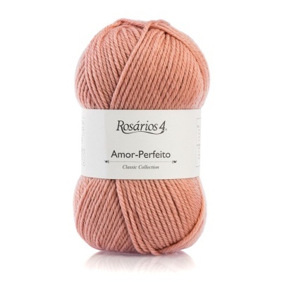 Novelo de lã rosa salmão Rosários 4 com etiqueta branca