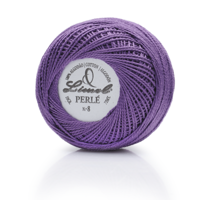 Rolo de linha de algodão roxa com etiqueta central branca