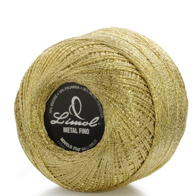 Novelo de linha metalizada dourada Limol com etiqueta preta central.