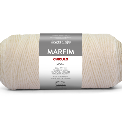 Novelo de fio cor marfim com etiqueta da marca Círculo
