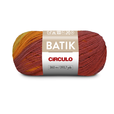 Novelo de lã colorida com etiqueta indicando marca e comprimento