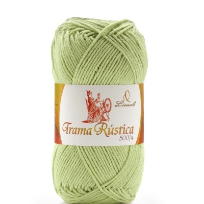 Novelo de lã verde claro com rótulo Trama Rústica 500/4.