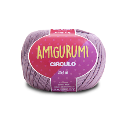 Novelo de fio lilás claro para amigurumi com rótulo roxo e rosa