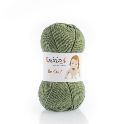 Novelo de lã verde Rosários 4 com etiqueta branca e texto Be Cool