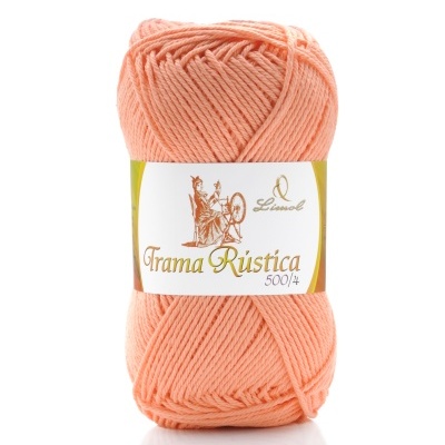 Novelo de fio cor pêssego com etiqueta Trama Rustica