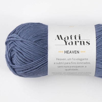 Novelo de lã azul com rótulo branco da marca Matti Yarns modelo HEAVEN.