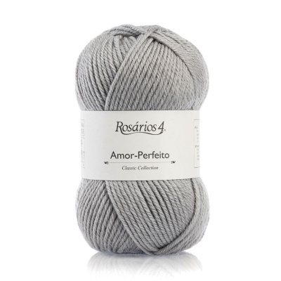 Novelo de lã cinzenta da marca Rosários 4 com etiqueta branca