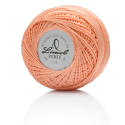 Rolo de linha de algodão cor pêssego com etiqueta branca e texto preto