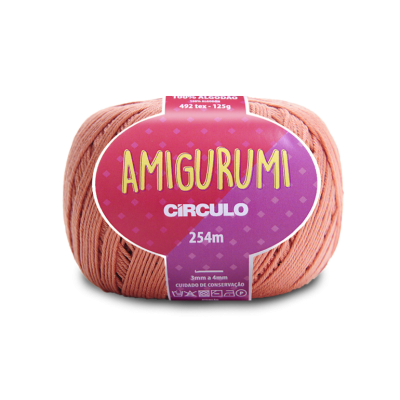 Fio de algodão rosa para amigurumi com etiqueta roxa da marca Círculo