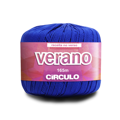 Novelo de fio azul com etiqueta rosa da marca Circulo