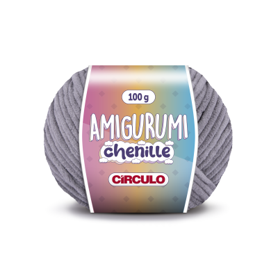 Novelo de fio chenille cinzento com etiqueta colorida em fundo branco