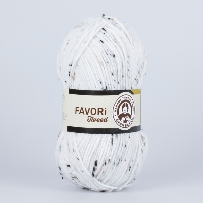 Novel de lã branca com pontos pretos e etiqueta FAVORi Tweed