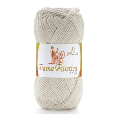 Novelo de fio de lã cor bege claro com rótulo branco Trama Rústica 500/4
