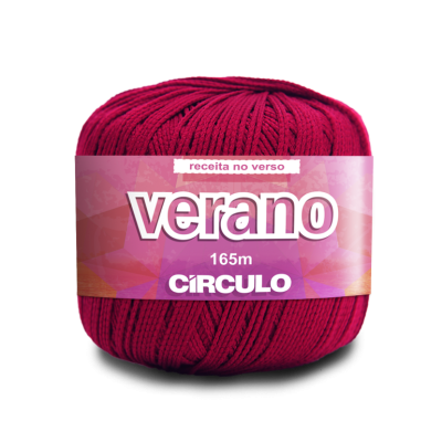 Novelo de fio vermelho vinho com etiqueta 'verano' e 'CIRCULO' sobre fundo preto