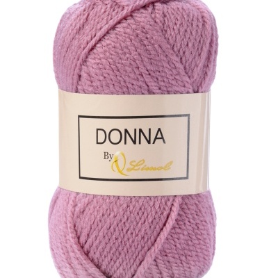 Novelo de lã rosa claro com etiqueta branca escrita DONNA By Lanabel