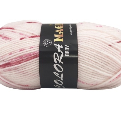 Ovillo de lã branco com riscas vermelhas e embalagem preta com texto