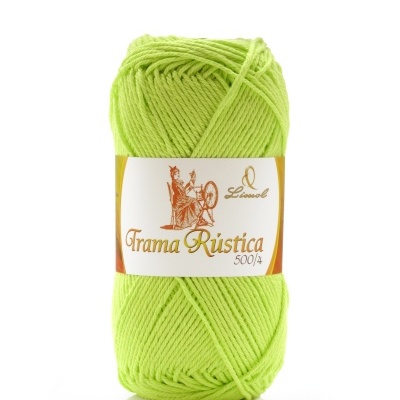 Novelo de lã verde claro com etiqueta branca e dourada