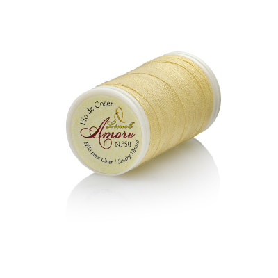 Rolo de linha para coser Amore amarelo claro N.º 50