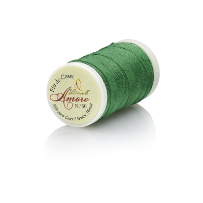 Carretel de linha para coser verde da marca Amore com etiqueta detalhada