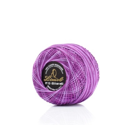 Rolo de linha de algodão mercerizado roxo lilás com rótulo preto e dourado