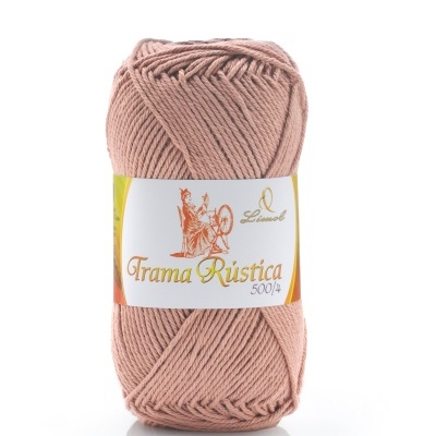 Novelo de lã rosa claro com rótulo Trama Rústica 500/4