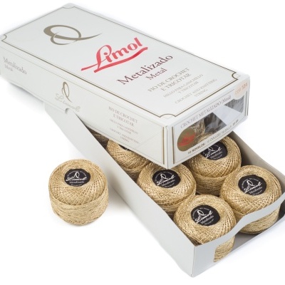 Caixa branca com bolas de fio metálico dourado Linol Metalizado