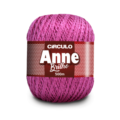 Novelo de fio cor-de-rosa brilhante com etiqueta vermelha e branca