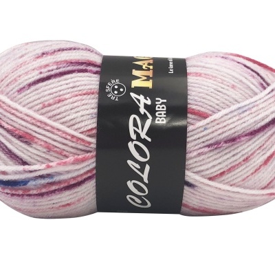 Novelo de lã multicolor rosa, branco, lilás e azul com etiqueta preta Colorama Baby