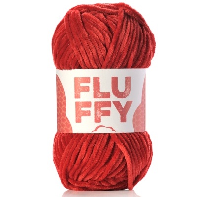 Novelo de fio vermelho grosso com etiqueta branca escrita FLUFFY