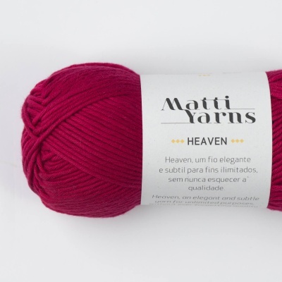 Novelo de lã vinho com etiqueta branca Matti Yarns Heaven
