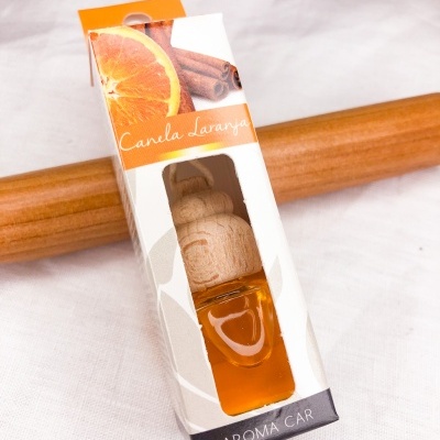 Frasco de aroma car com embalagem branca com design laranja e castanho